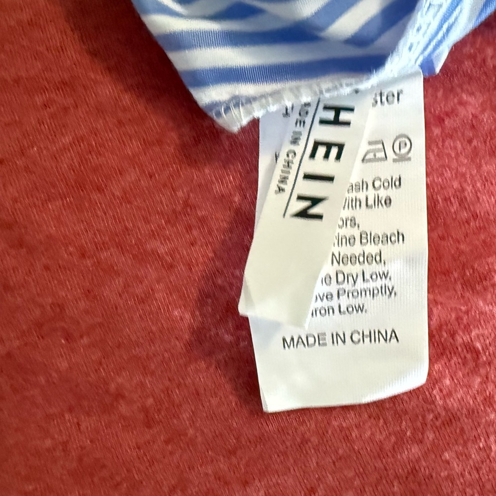 SHEIN Blue and White Patterned Top - Picture 5 of 6